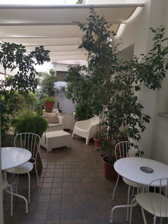 Couette-café Museo Salinas Palerme